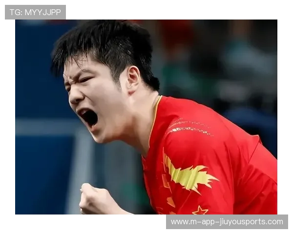 状态回归！尹航点赞樊振东反手球神技，樊振东反手握拍